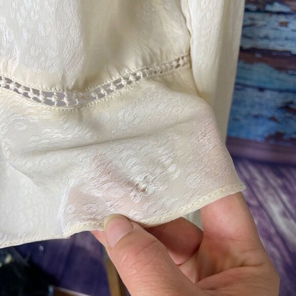 Astr Ivory sheer long sleeve sheer top Large - Picture 2 of 12